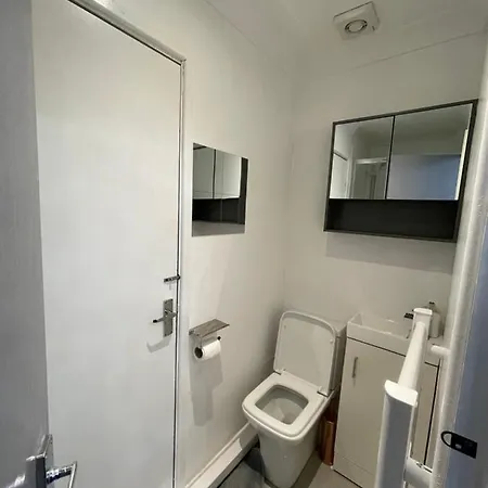 Newly Refurbished Modern 2 Bedroom Flat Trimley Heath Exterior photo