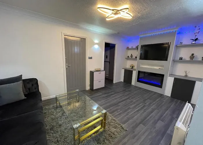 Newly Refurbished Modern 2 Bedroom Flat