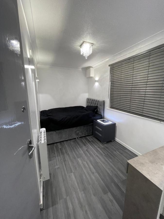 Newly Refurbished Modern 2 Bedroom Flat Trimley Heath