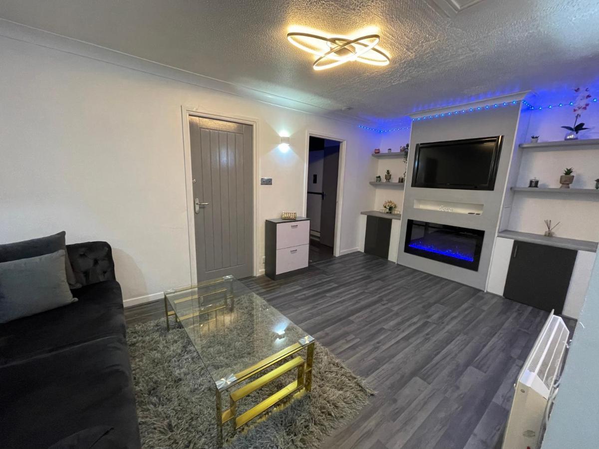 Newly Refurbished Modern 2 Bedroom Flat Apartment Trimley Heath